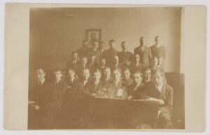Kielce, Klasa VIII b Gimnazjum im. Jana Śniadeckiego w Kielcach podczas wykładu prof. J. Gębicy