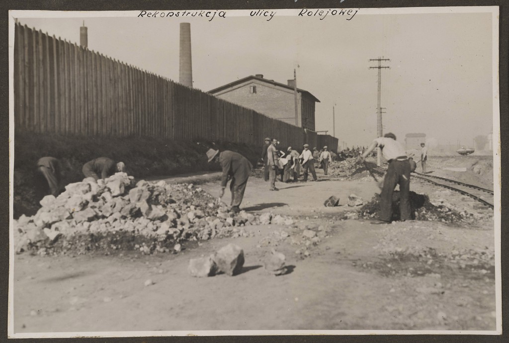 Ostrowiec, pow. opatowski, przebudowa ul. Kolejowej