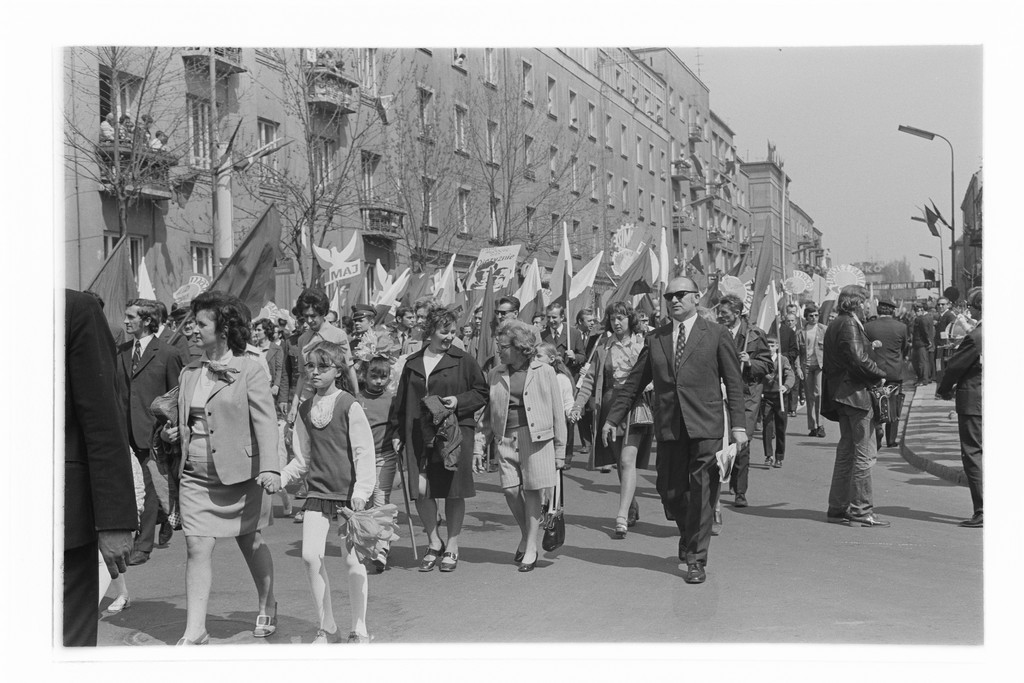 Kielce, ulica Mariana Buczka (obecnie Ignacego Paderewskiego). Pochód pierwszomajowy